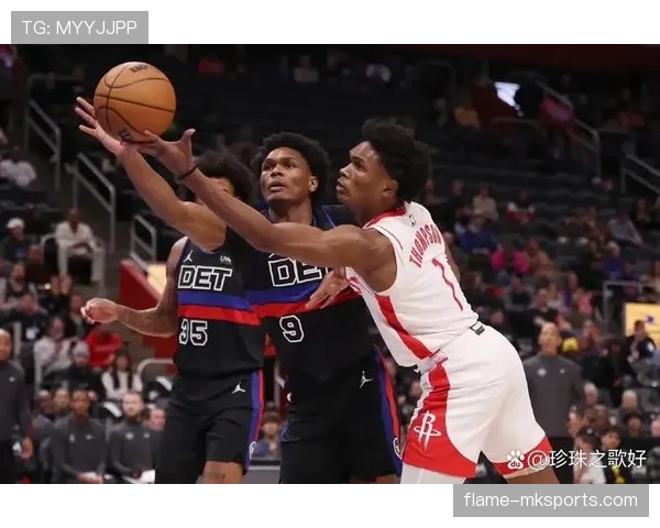 阿门·汤普森无球跑位拉开空间 提升格林单打效率